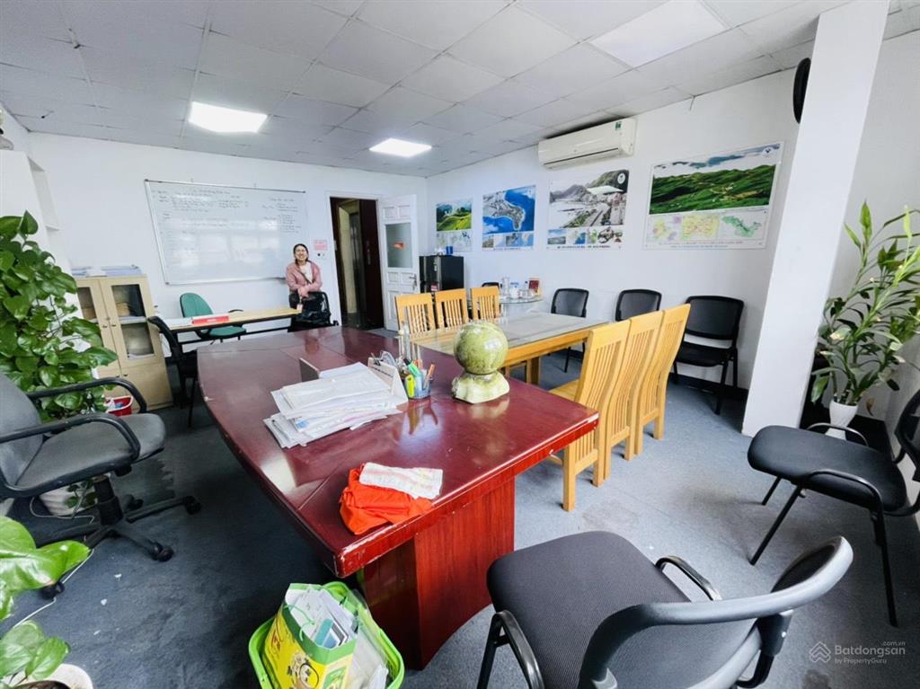 Chính chủ cho thuê văn phòng 8 triệu, 40m2 tại yên lãng, view đường tàu mặt kính thoáng