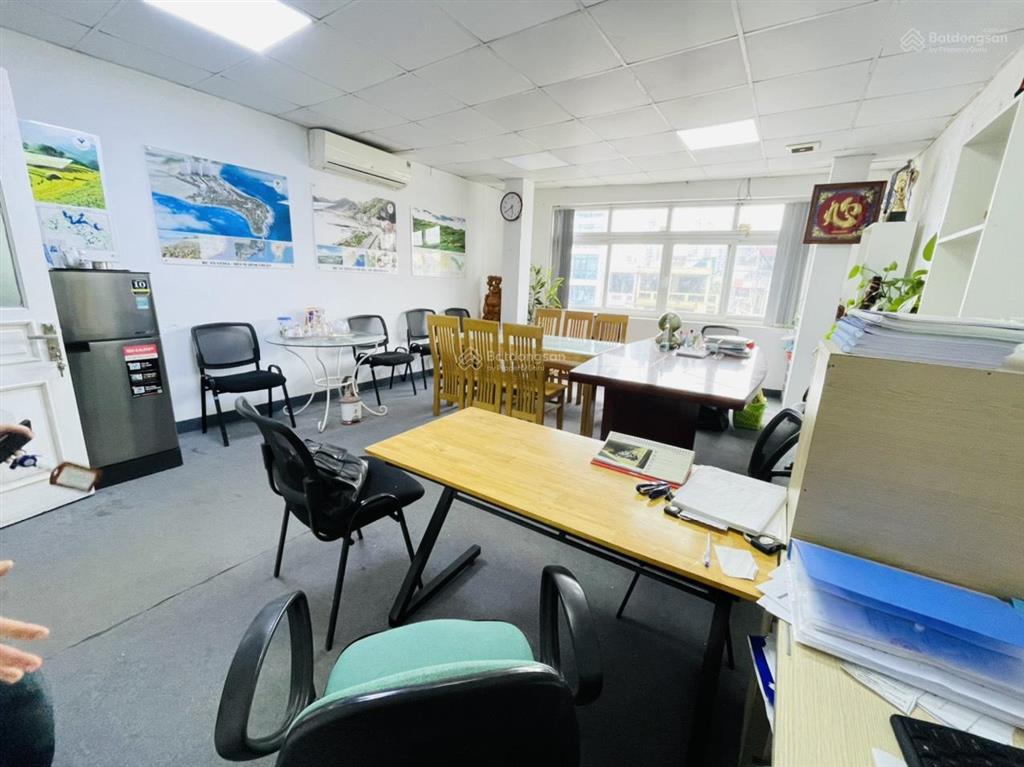 Chính chủ cho thuê văn phòng 8 triệu, 40m2 tại yên lãng, view đường tàu mặt kính thoáng