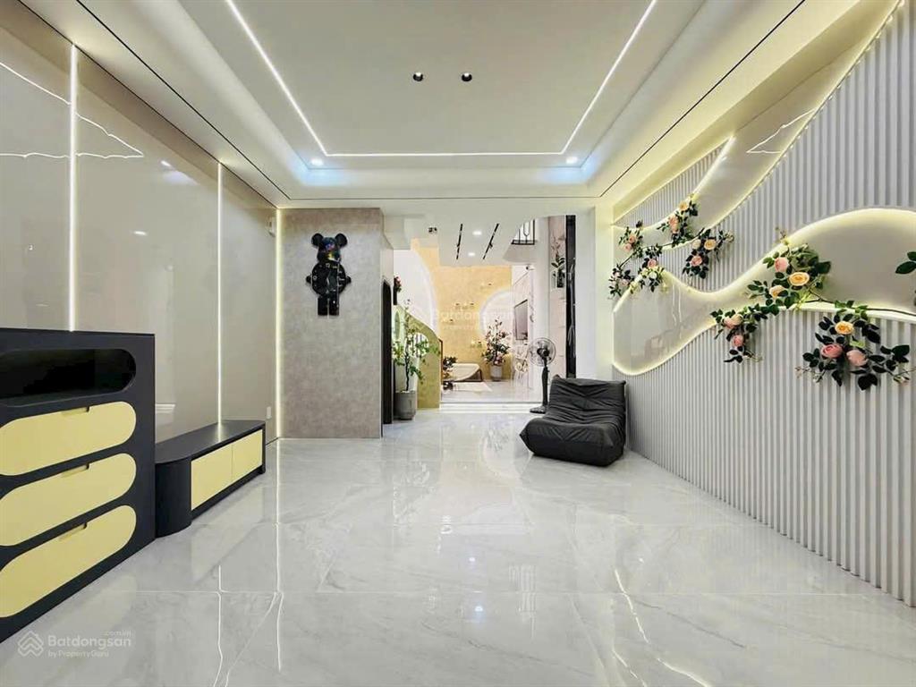 Giảm 300tr 3.2ty bán nhà ngay vincom nguyễn xí shr cho thuê 18tr/tháng