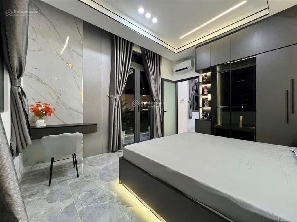 Đầu tư nhà dương quảng hàm sẵn hd thuê 15 triệu / tháng shr cách vincom chỉ 200m