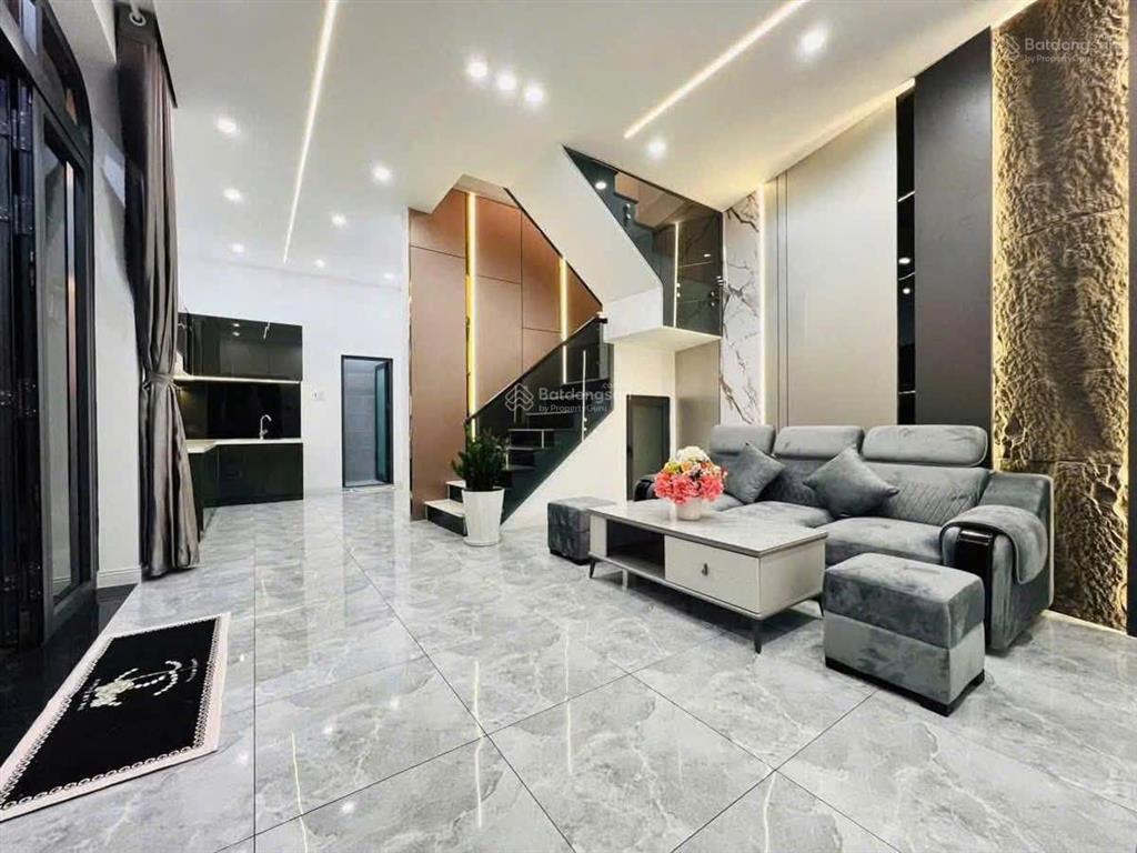 Đầu tư nhà dương quảng hàm sẵn hd thuê 15 triệu / tháng shr cách vincom chỉ 200m