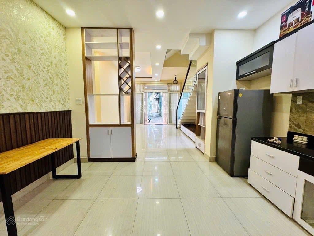 Diện tích 95,6m2  ngay kha vạn cân, thủ đức  hẻm 8m  cách mặt tiền chỉ 5 căn nhà