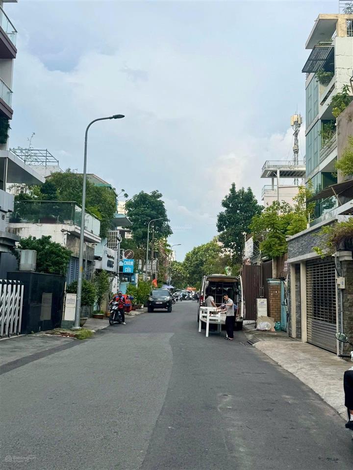 2,7 tỷ  73,5m2 nhà 3 tầng ngay lê văn chí, thủ đức  đường oto  kinh doanh vip  có dòng tiền tôt