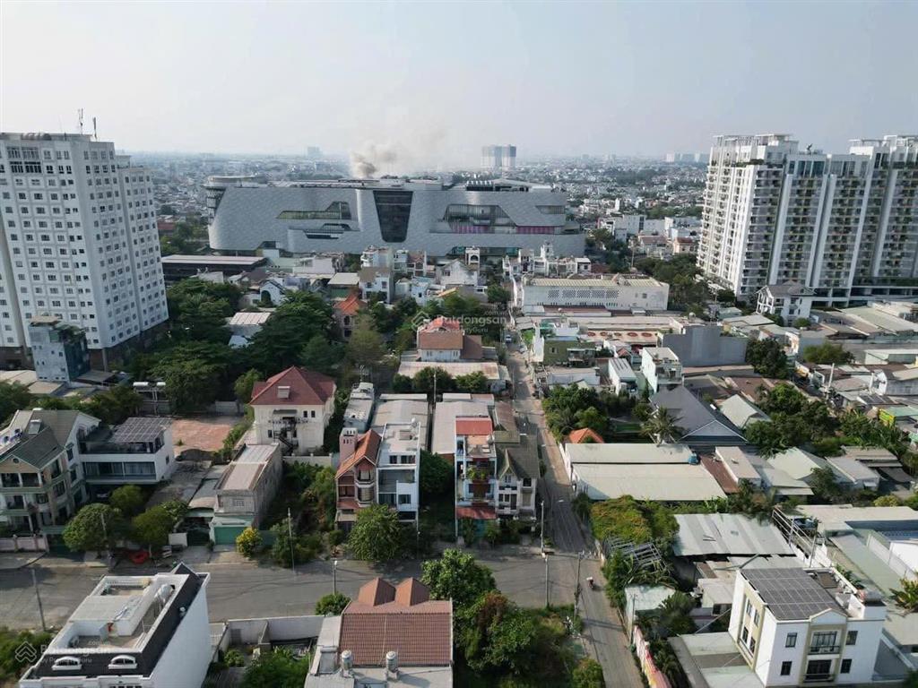 Bán nhà thủ đức ngay đường số 32 gần giga mall  ngang 6m  đường 12m  dt 120m2