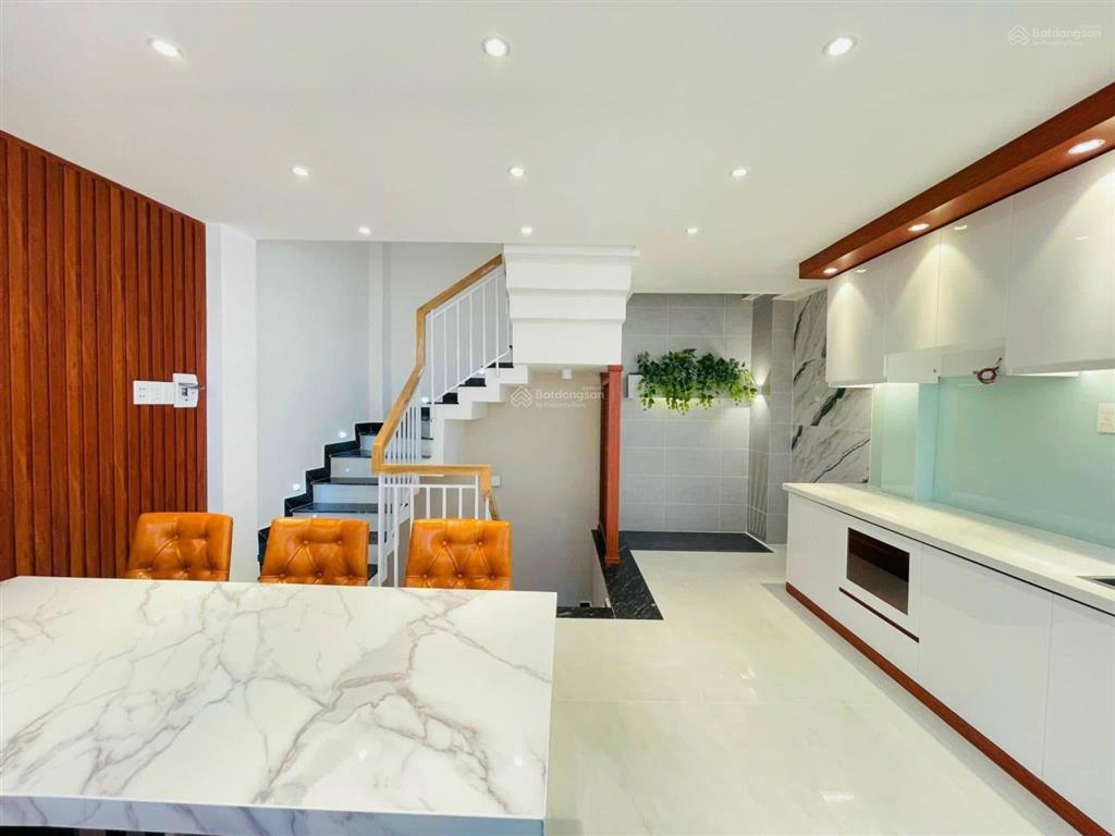 Kẹt vốn kinh doanh bán nhà hẻm 6m đường trường sa, phường 13, phú nhuận. giá 3tỷ250/67m2