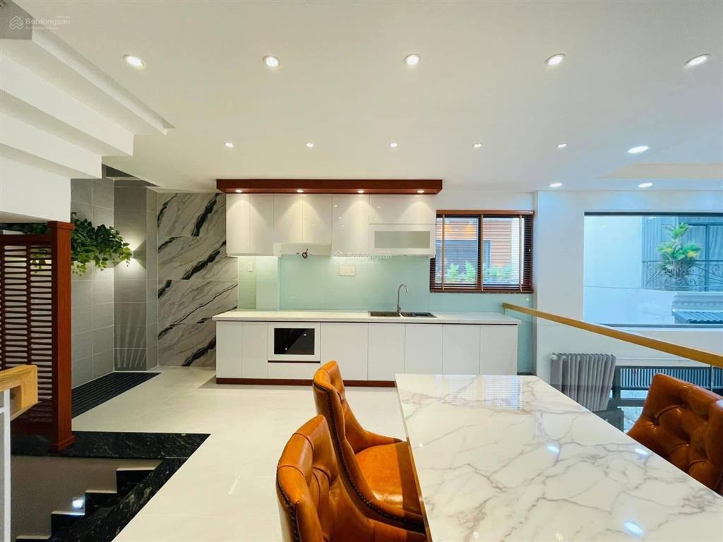 Kẹt vốn kinh doanh bán nhà hẻm 6m đường trường sa, phường 13, phú nhuận. giá 3tỷ250/67m2