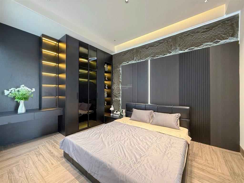 7,2 tỷ bán gấp nhà bến vân đồn, quận 4 đang cho thuê 12tr/tháng. gần cầu ông lãnh sát quận 1