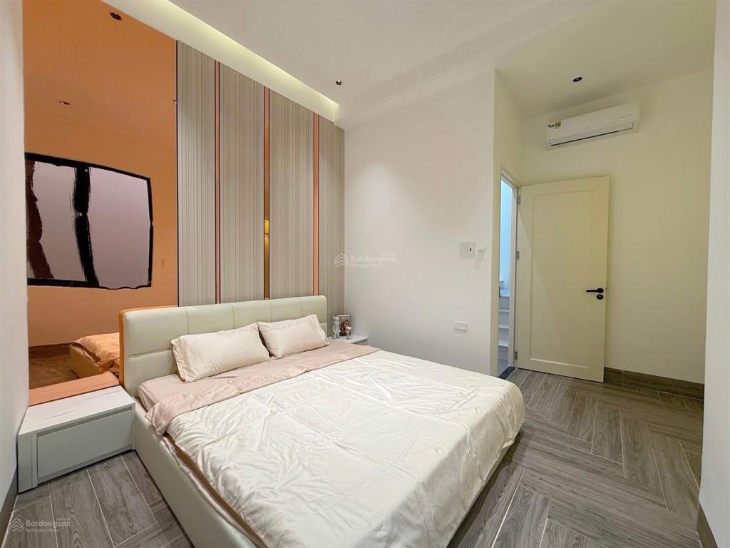 7,2 tỷ bán gấp nhà bến vân đồn, quận 4 đang cho thuê 12tr/tháng. gần cầu ông lãnh sát quận 1