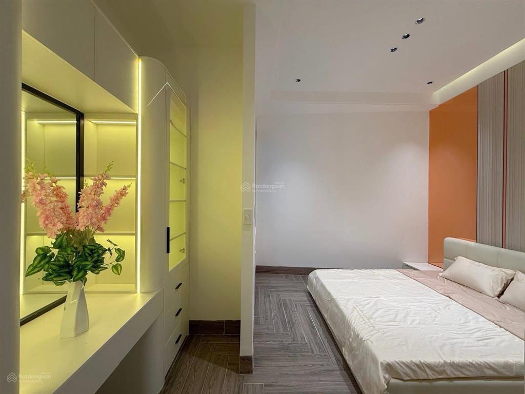 7,2 tỷ bán gấp nhà bến vân đồn, quận 4 đang cho thuê 12tr/tháng. gần cầu ông lãnh sát quận 1