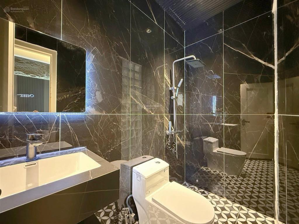 7,2 tỷ bán gấp nhà bến vân đồn, quận 4 đang cho thuê 12tr/tháng. gần cầu ông lãnh sát quận 1