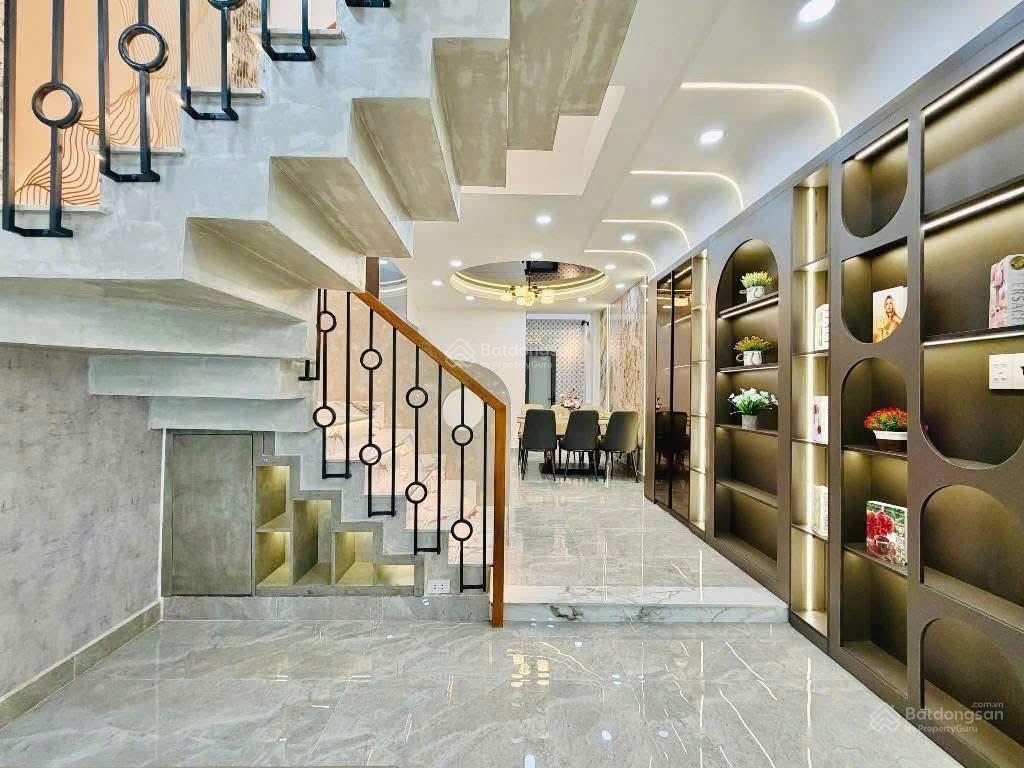 4 tỷ 250  giữ tiền trung tâm quận 1  nhà mai thị lựu  50m2  có dòng tiền 22 triệu / tháng
