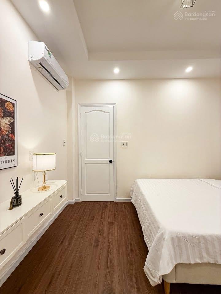 2.9 tỷ  nhà ngợp đường nguyễn hữu cầu, tân định, quận 1. duy nhất 1 căn cho thuê 15tr/tháng