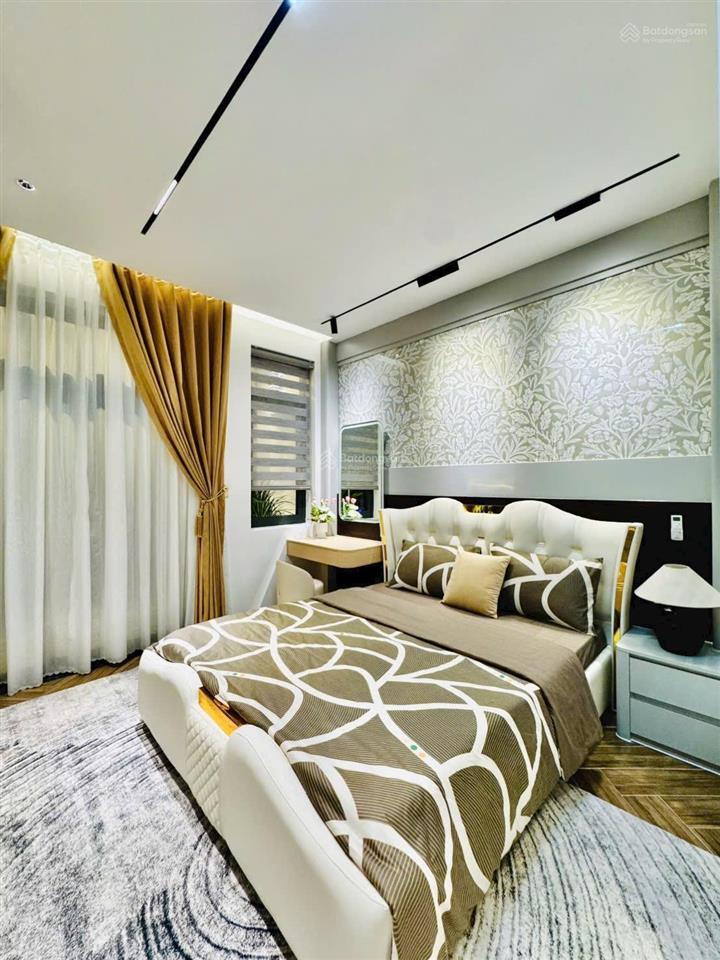 Chính chủ ra gấp căn 50m2 tại nguyễn thị minh khai, quận 3  đường 8m. đang cho thuê 30triệu/tháng
