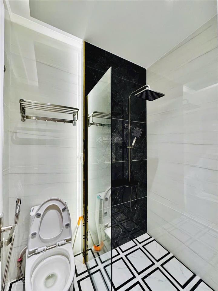 Chính chủ ra gấp căn 50m2 tại nguyễn thị minh khai, quận 3  đường 8m. đang cho thuê 30triệu/tháng