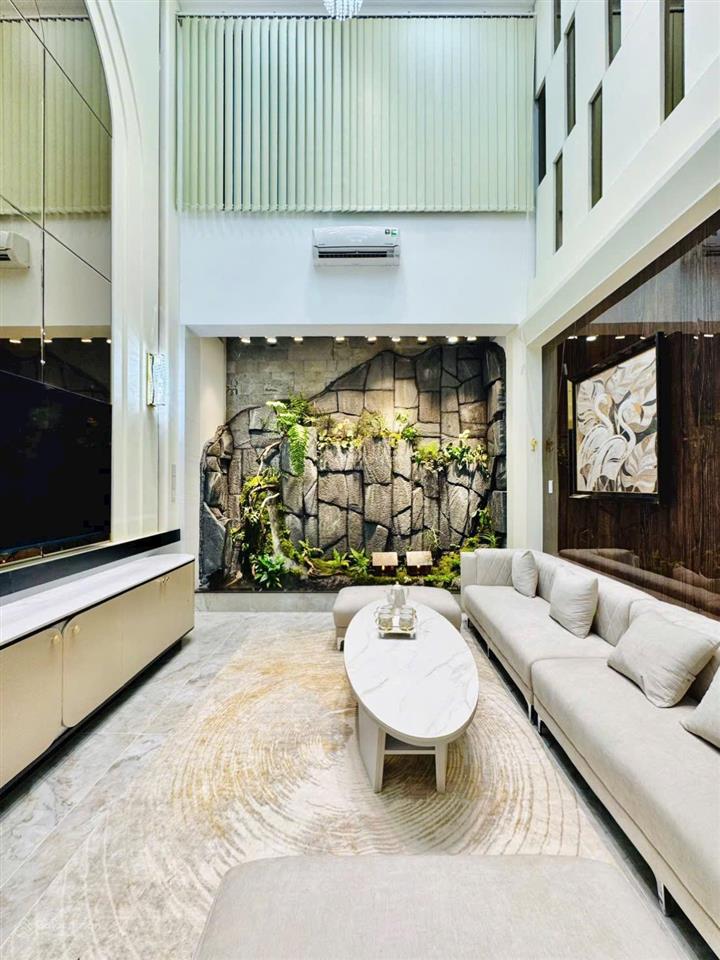 Chính chủ ra gấp căn 50m2 tại nguyễn thị minh khai, quận 3  đường 8m. đang cho thuê 30triệu/tháng