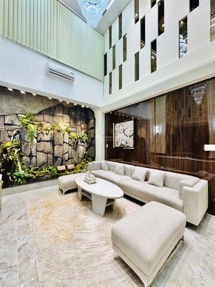 Chính chủ ra gấp căn 50m2 tại nguyễn thị minh khai, quận 3  đường 8m. đang cho thuê 30triệu/tháng