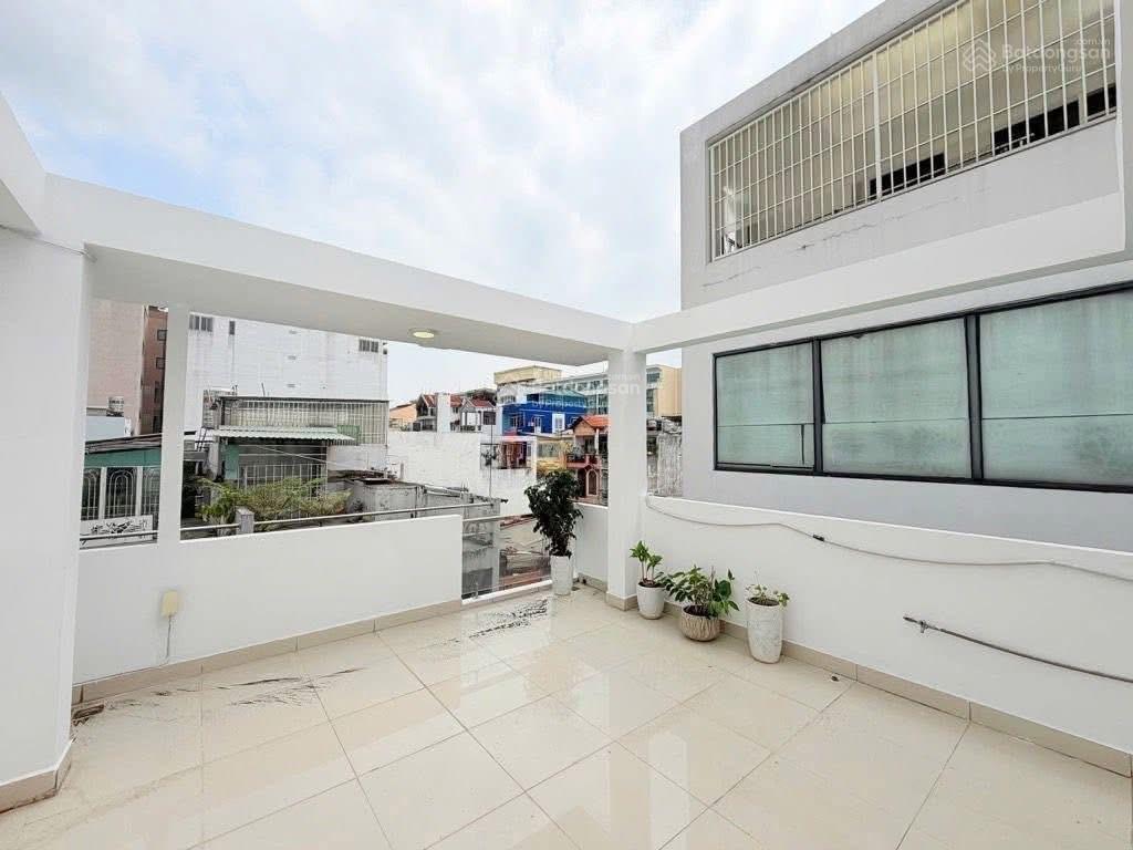 Ngộp  nhà trần cao vân, phú nhuận giá 2 tỷ 350 | hẻm xe hơi | có dòng tiền 14 triệu / tháng
