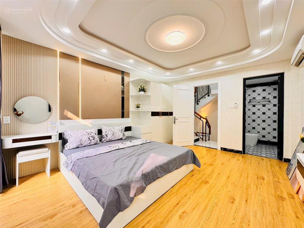 Nhà lê thánh tôn quận 1 gần chợ bến thành 58m2 giá 4 tỷ 550. đầu tư cho thuê cực dễ. sổ hồng sẵn