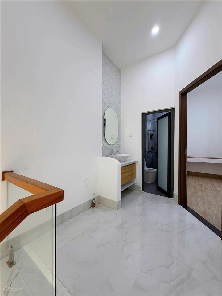 Bán gấp nhà 2tỷ7 đ.hoàng hữu nam gần novanland golf park q9. shr hoàn công đủ, sẵn hd cho thuê