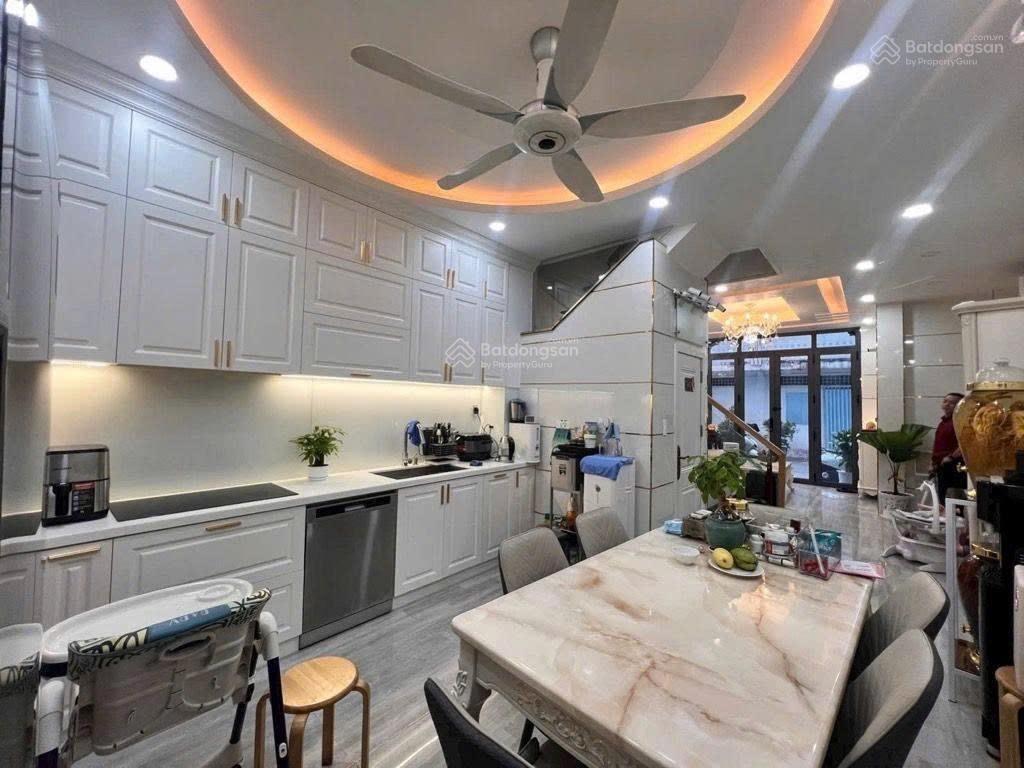 Sẵn đong tiền hd thuê 2 năm 18 triệu/tháng chính chủ căn ung văn khiêm giá 4 tỷ ngộp hạ giá sâu