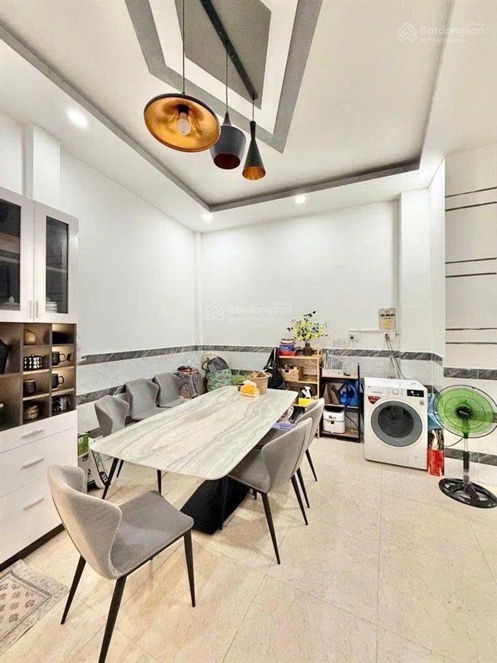 Hàng trước tết giảm sâu 200triệu giá 2tỷ680 chính chủ trần thánh tông ngay siêu thị galaxy đt tốt