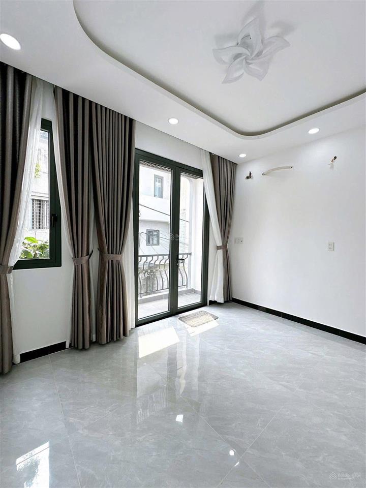 Huỳnh văn bánh phú nhuận dt 60,5m2 gần chợ tân định cho thuê ngay lấy dòng tiền tốt