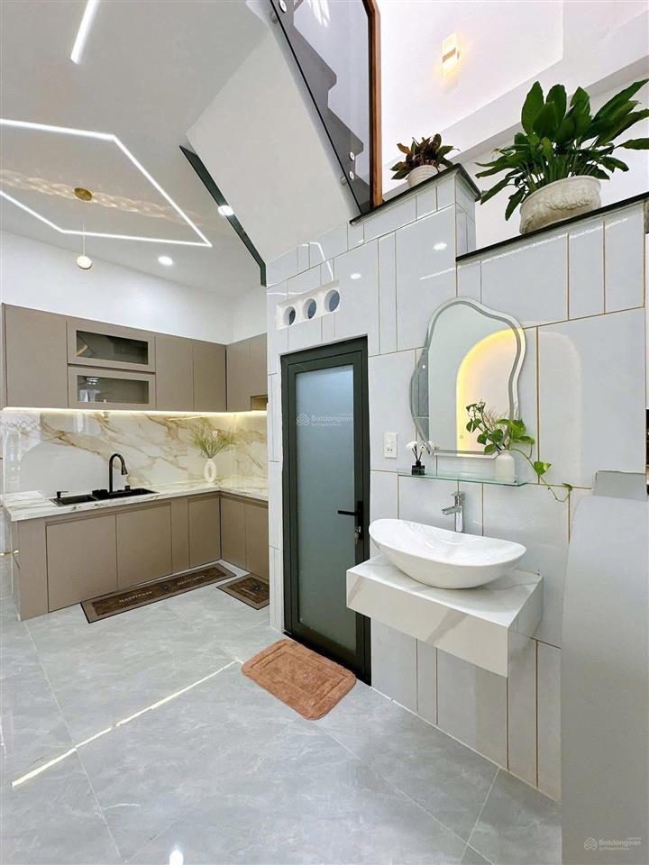 Huỳnh văn bánh phú nhuận dt 60,5m2 gần chợ tân định cho thuê ngay lấy dòng tiền tốt