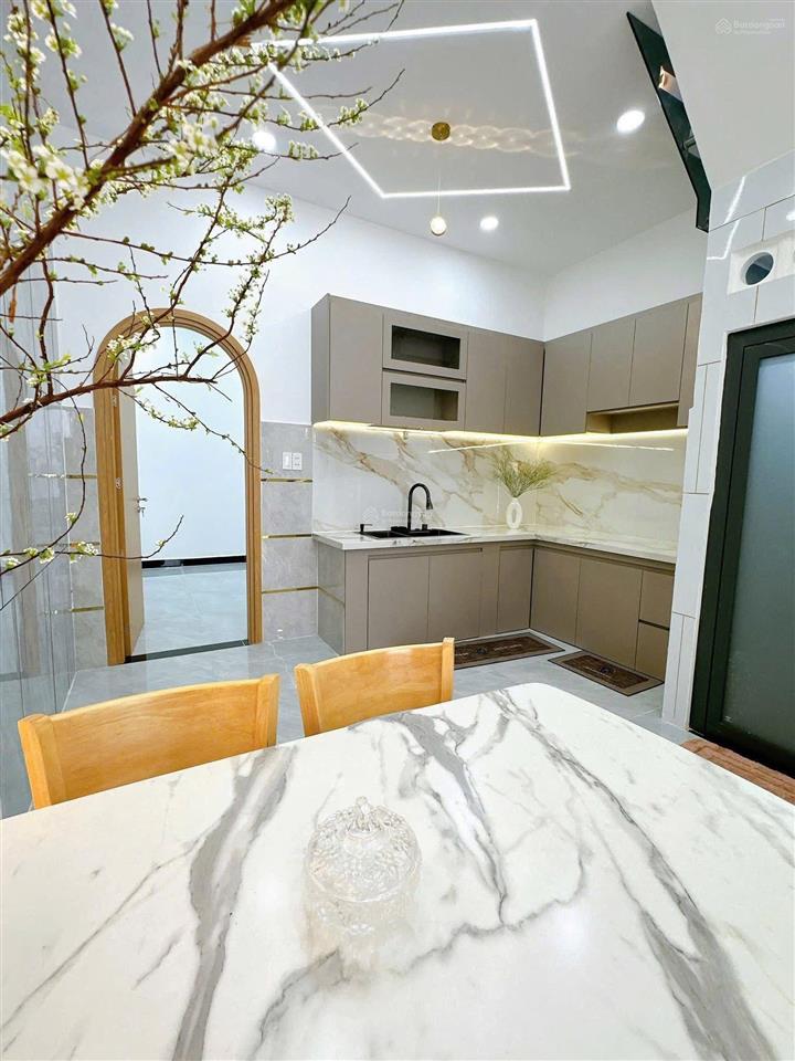 Huỳnh văn bánh phú nhuận dt 60,5m2 gần chợ tân định cho thuê ngay lấy dòng tiền tốt
