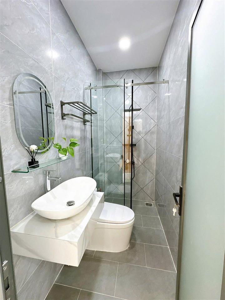 Huỳnh văn bánh phú nhuận dt 60,5m2 gần chợ tân định cho thuê ngay lấy dòng tiền tốt