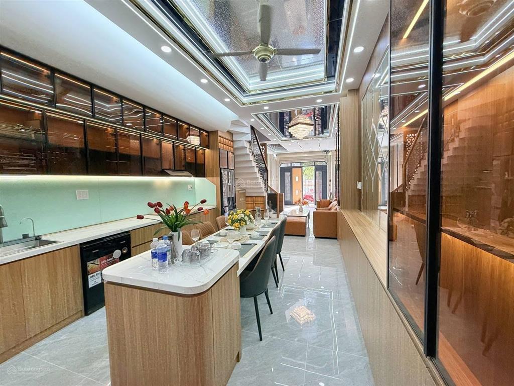 Căn lê văn việt quận 9 duy nhất bán với giá 3tỷ5,sẵn hđ thuê mua bán nhanh gọn , thích hợp đầu tư