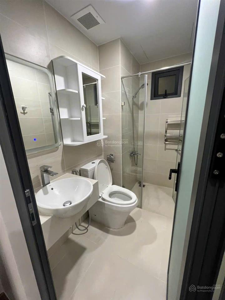 Chính chủ kẹt tiền bán gấp 2pn, view sông, full nội thất, sẵn hđt. rõ ràng giá thật. 0907 495 ***