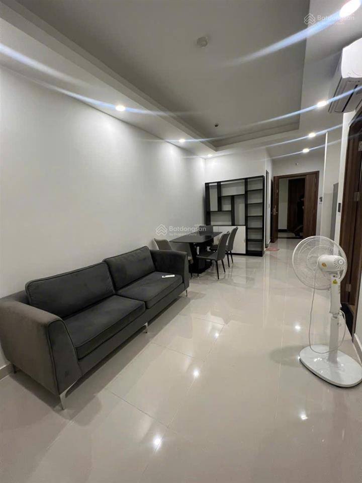 Chính chủ kẹt tiền bán gấp 2pn, view sông, full nội thất, sẵn hđt. rõ ràng giá thật. 0907 495 ***