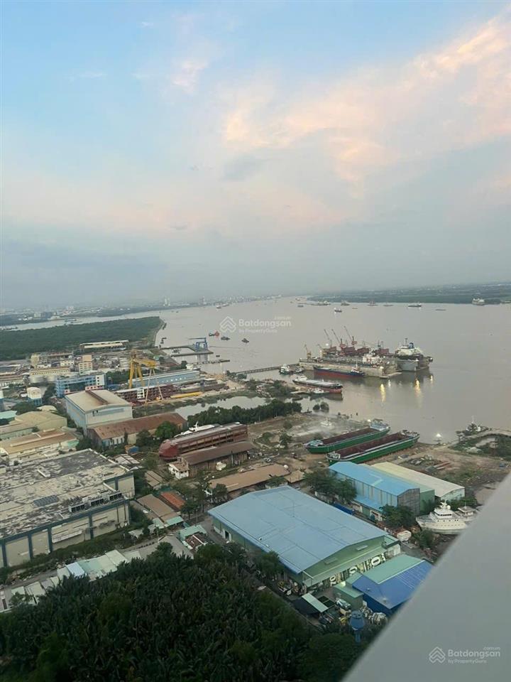 Chính chủ kẹt tiền bán gấp 2pn, view sông, full nội thất, sẵn hđt. rõ ràng giá thật. 0907 495 ***