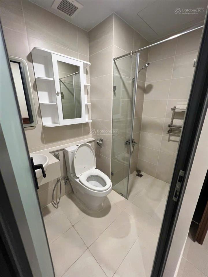 Chính chủ kẹt tiền bán gấp 2pn, view sông, full nội thất, sẵn hđt. rõ ràng giá thật. 0907 495 ***