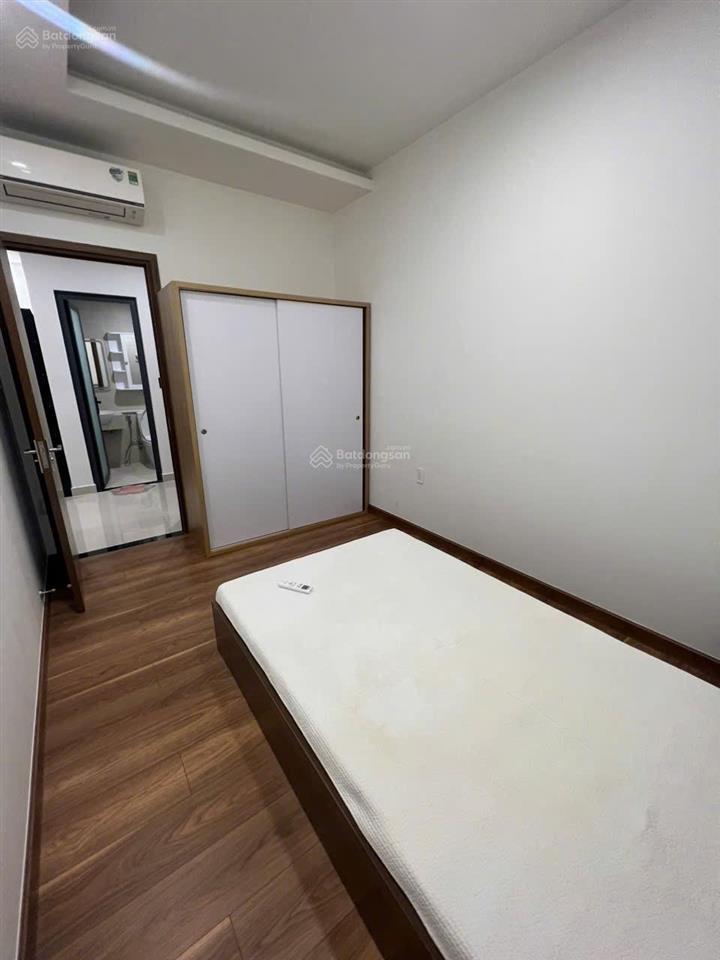 Chính chủ kẹt tiền bán gấp 2pn, view sông, full nội thất, sẵn hđt. rõ ràng giá thật. 0907 495 ***