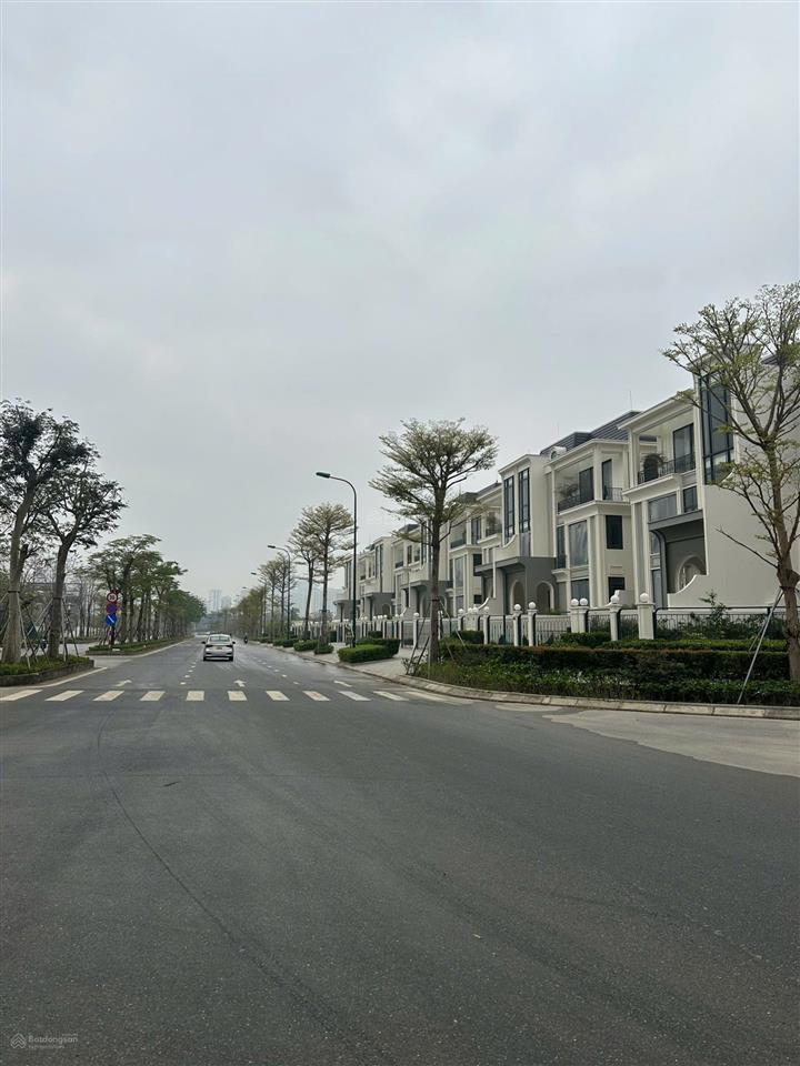 Bán biệt thự đơn lập khu ngoại giao đoàn mặt tiền rộng 20m