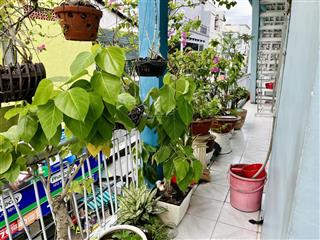 Gia đình tôi cần bán nhanh căn nhà 2 mặt tiền 3 lầu hoàng diệu quận 4 ngay phố ăn uống, kd sầm uất