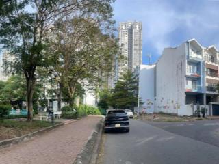 Cho thuê nhà riêng tại quận 7, view hồ sen, công viên, có hầm, 5 tầng, 4,5x20(90m2) 6pn,5wc, ở ngay