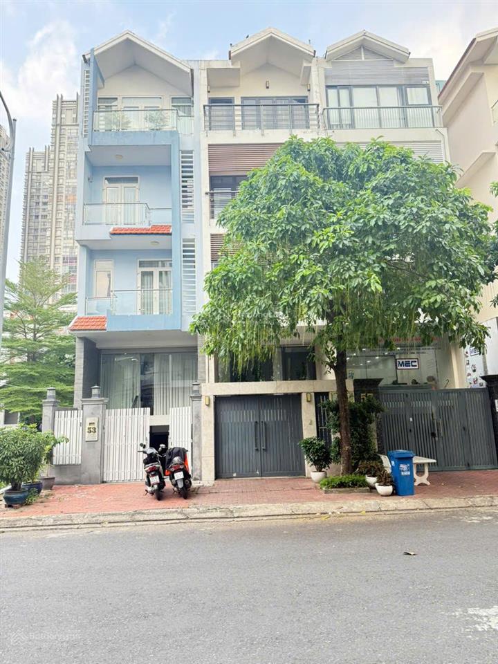 Cho thuê nhà riêng tại quận 7, view hồ sen, công viên, có hầm, 5 tầng, 4,5x20(90m2) 6pn,5wc, ở ngay