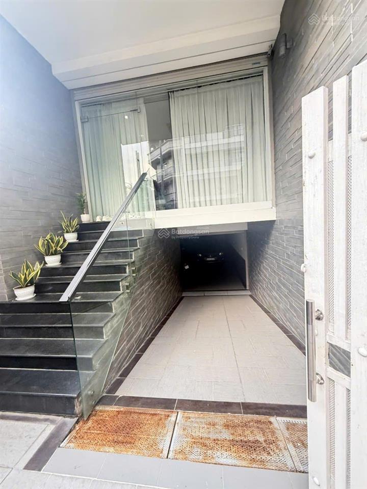 Cho thuê nhà riêng tại quận 7, view hồ sen, công viên, có hầm, 5 tầng, 4,5x20(90m2) 6pn,5wc, ở ngay