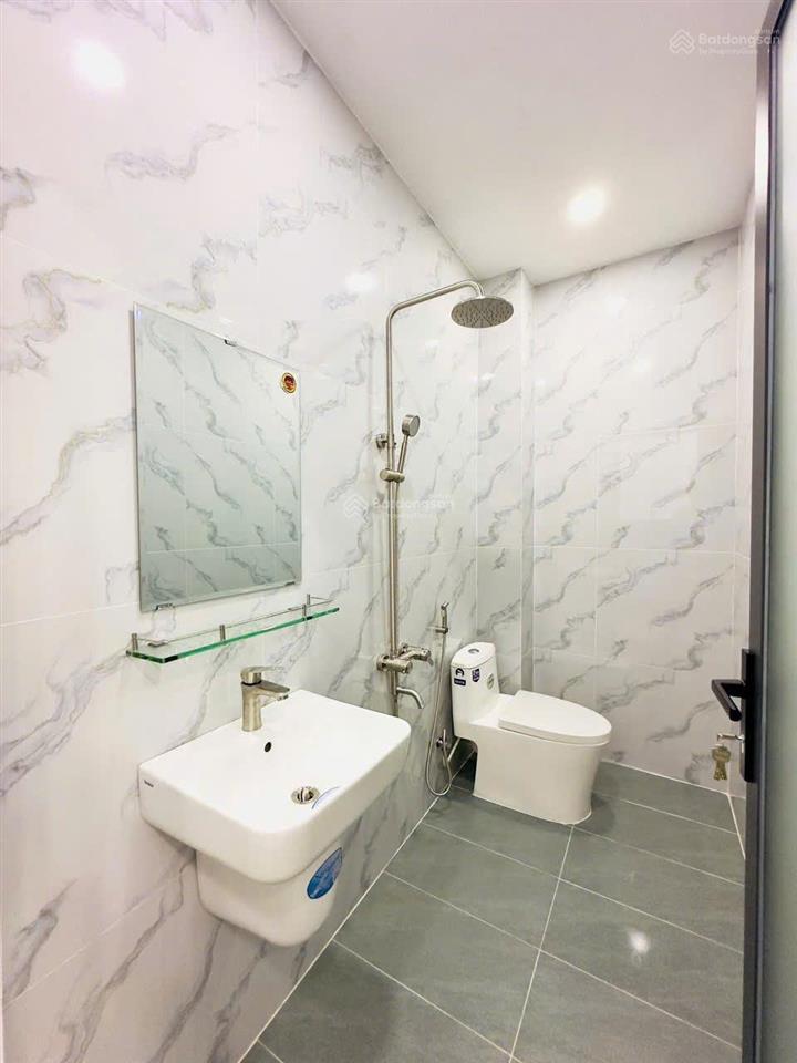 Bán căn nhà đường ô tô 5.5m ngay dương quảng hàm,gò vấp. 3 phòng ngủ,  0984 555 ***