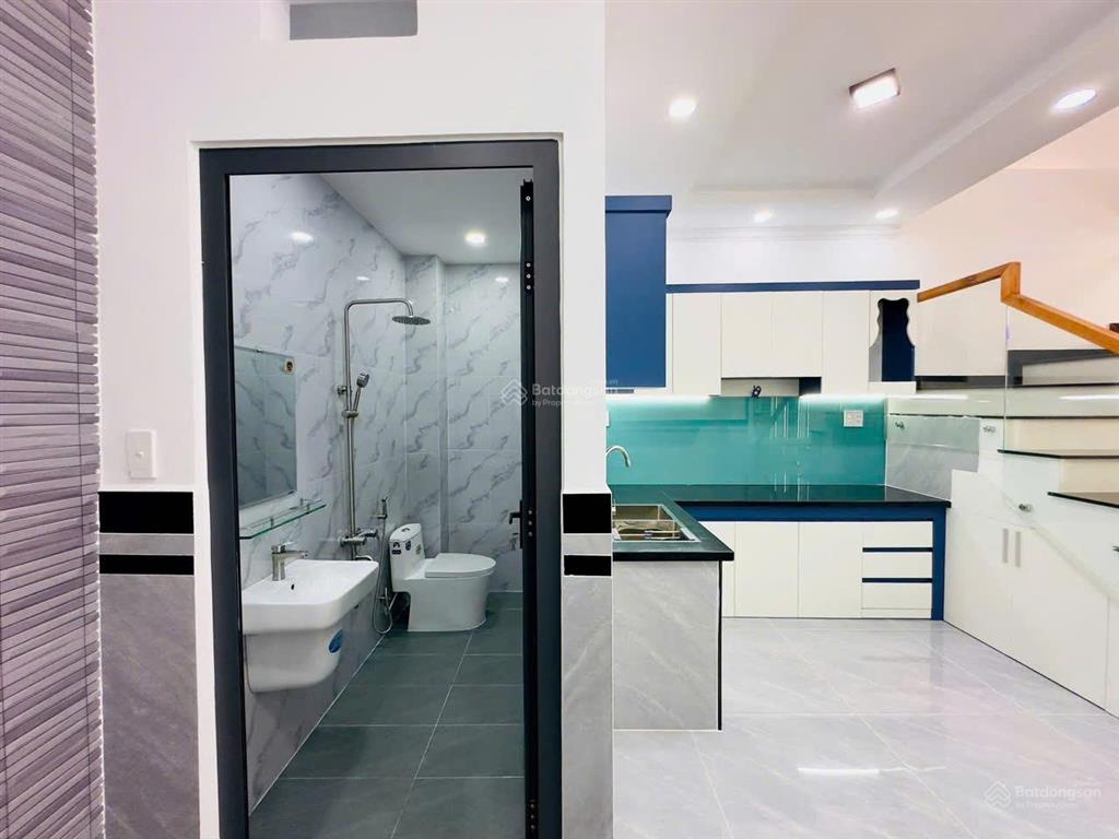 Bán căn nhà đường ô tô 5.5m ngay dương quảng hàm,gò vấp. 3 phòng ngủ,  0984 555 ***