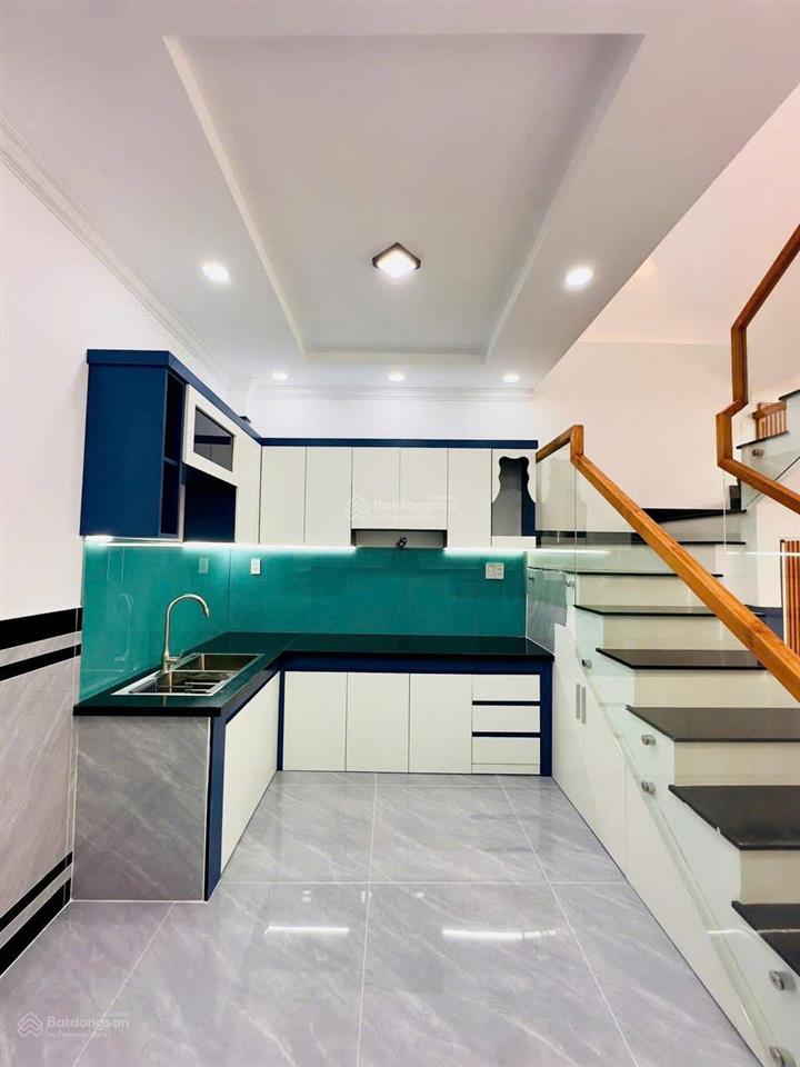 Bán căn nhà đường ô tô 5.5m ngay dương quảng hàm,gò vấp. 3 phòng ngủ,  0984 555 ***