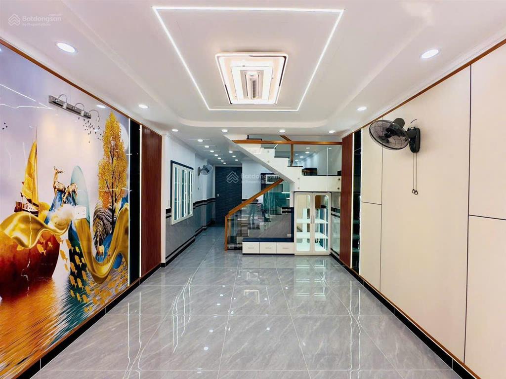 Bán căn nhà đường ô tô 5.5m ngay dương quảng hàm,gò vấp. 3 phòng ngủ,  0984 555 ***