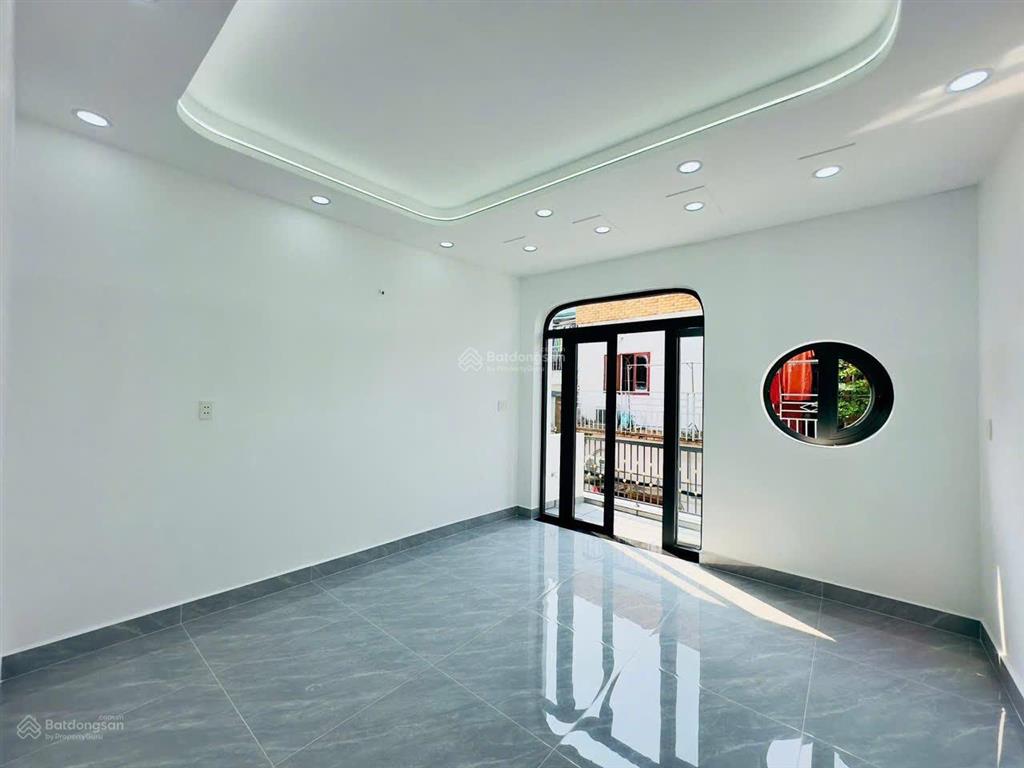 Bán căn nhà đường ô tô 5.5m ngay dương quảng hàm,gò vấp. 3 phòng ngủ,  0984 555 ***