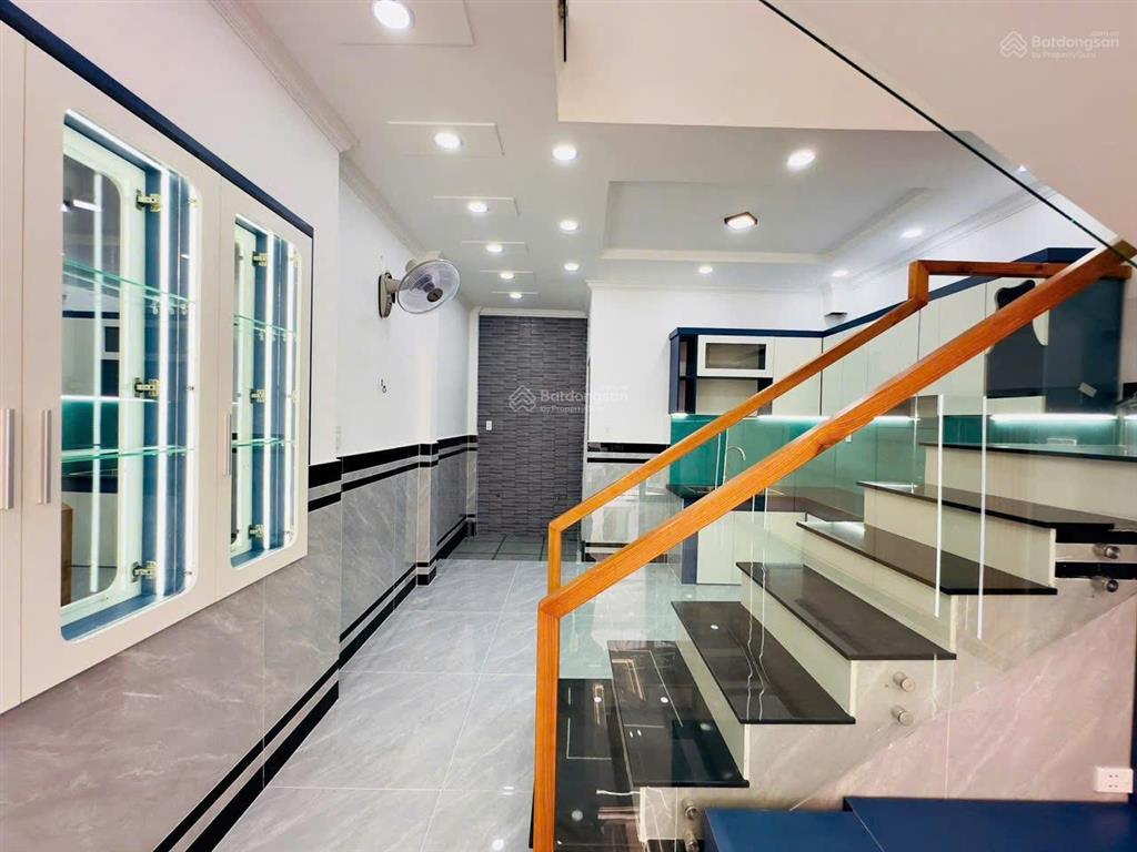 Bán căn nhà đường ô tô 5.5m ngay dương quảng hàm,gò vấp. 3 phòng ngủ,  0984 555 ***
