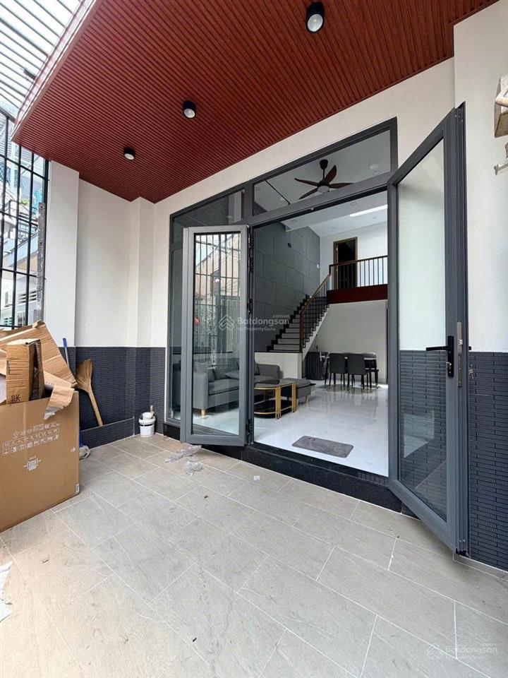 Bán căn nhà ngay huỳnh văn bánh, phú nhuận. diện tích 63,6m2, sổ riêng  0984 555 ***