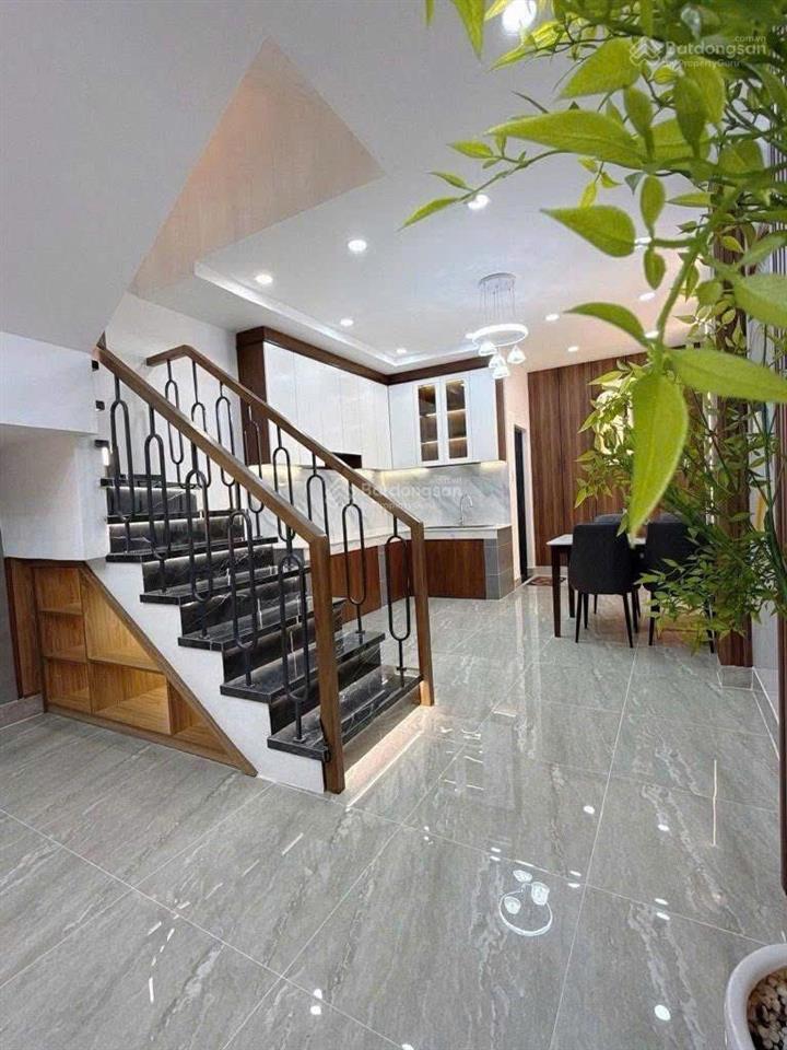 Bán nhà ngay nguyễn kiệm, phú nhuận. sổ riêng.  0984 555 ***