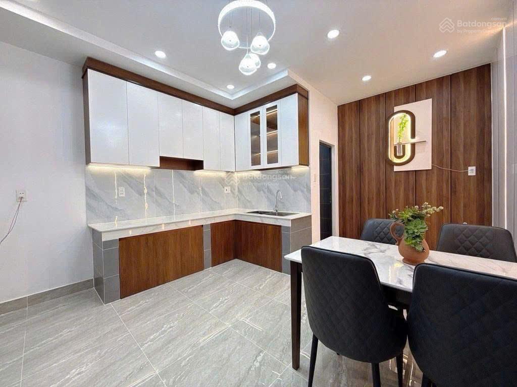 Bán nhà ngay nguyễn kiệm, phú nhuận. sổ riêng.  0984 555 ***