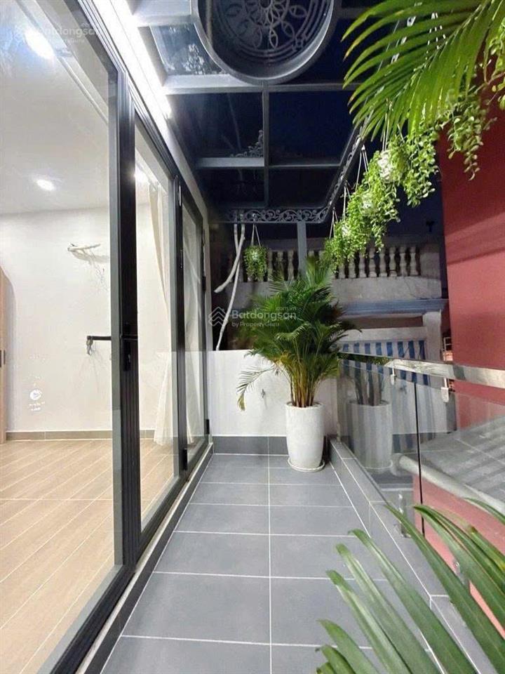 Bán nhà ngay nguyễn kiệm, phú nhuận. sổ riêng.  0984 555 ***
